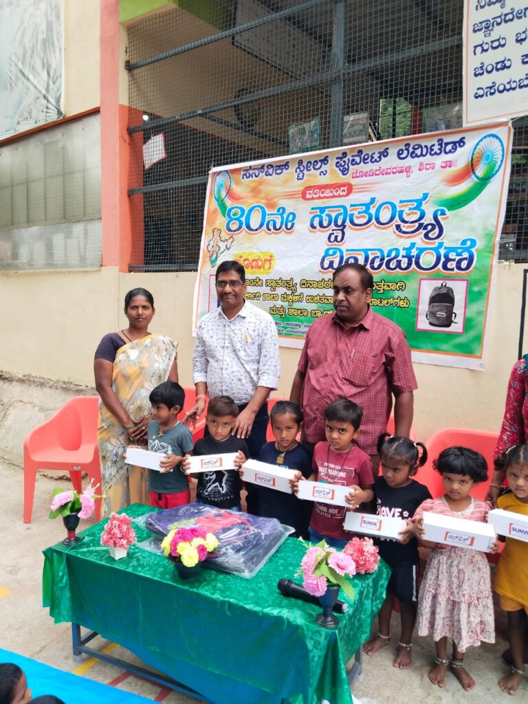 Government school children receiving Sunvik Steels school kits on Independence Day